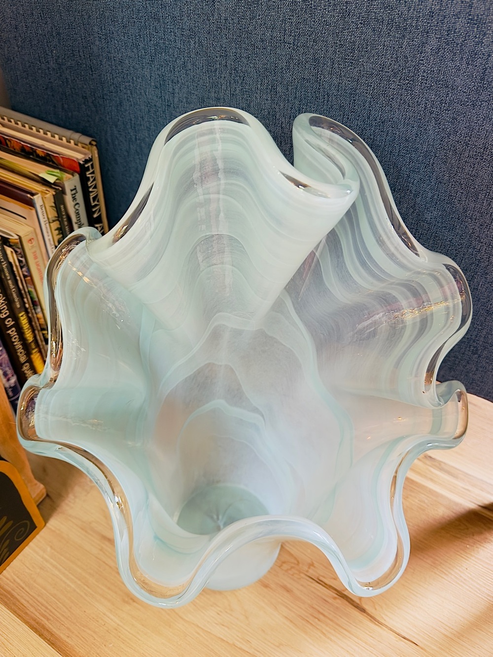 Murano Shell Vase - Picture 2 of 5